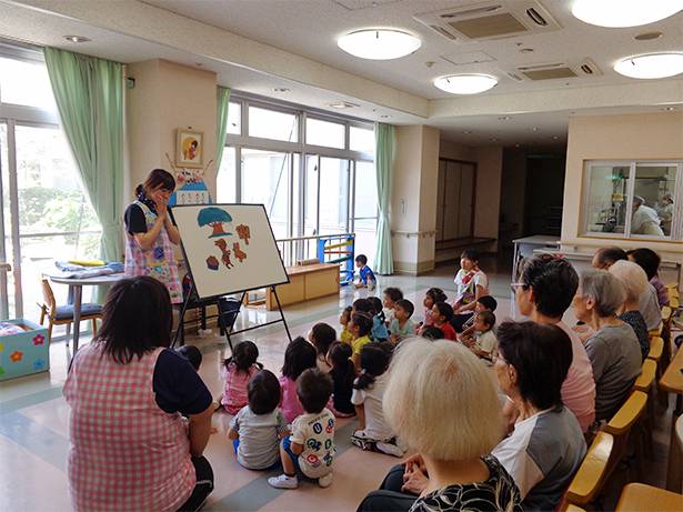 8月